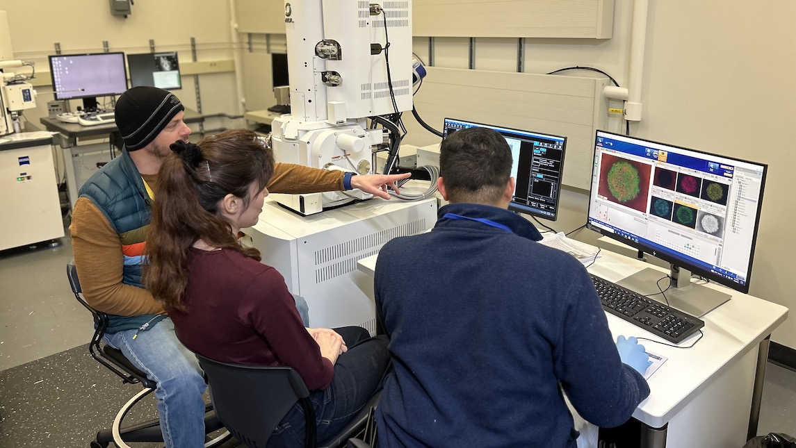 JSNN research assistant Kyle Nowlin working in the lab with students.